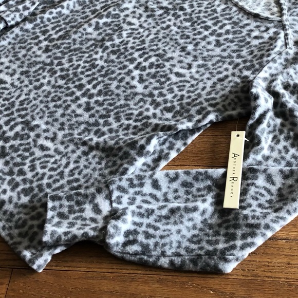 Another Reason Leopard Print Cut-Out Front Mock Neck Long Sleeve Top Size Medium - Picture 3 of 5